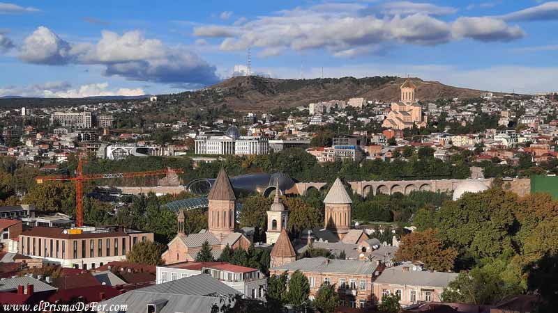 Vista panorámica de Tbilisi - Capital de Georgia