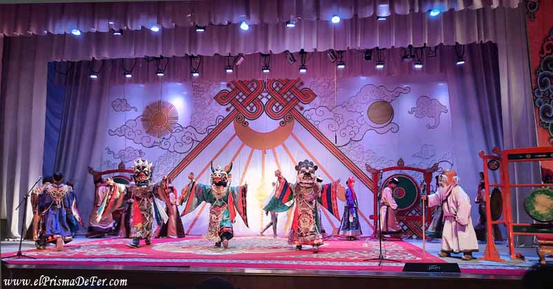 Espectáculo de música y canto tradicional mongol