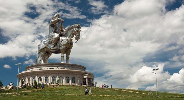 La enorme estatua ecuestre de Gengis Kan