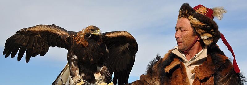 Cazador de águilas kazajo en el Parque nacional Altái Tavan Bogd - Mongolia