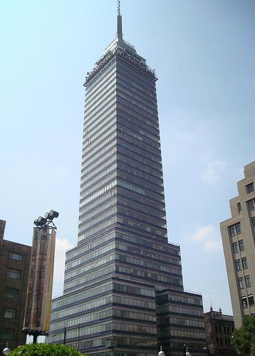 Torre Latinoamericana en la ciudad de México. Foto por  Pablasso