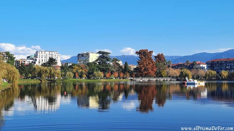 Nuri Lake, muy cerca del paseo costero de Batumi