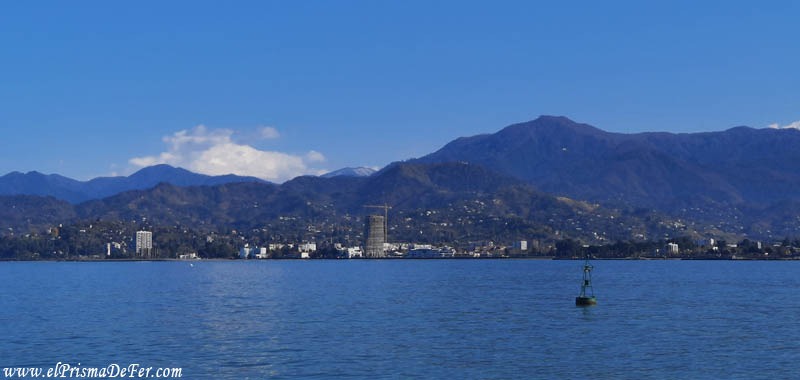 Vista del Mar Negro desde la costa de Batumi