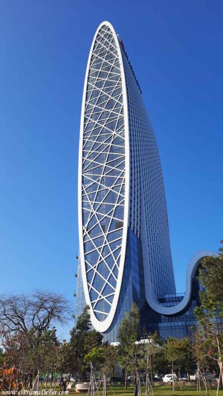 Edificio con diseño futurista en Batumi