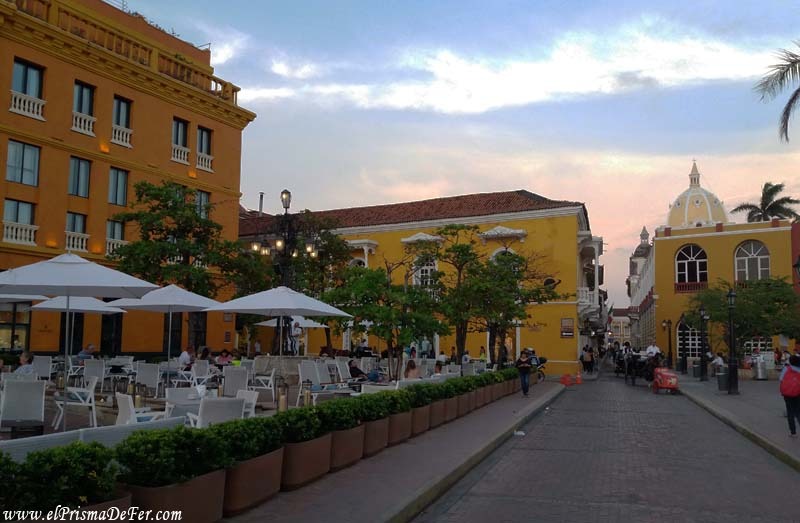 Plaza dentro de la ciudad amurallada de Cartagena de Indias