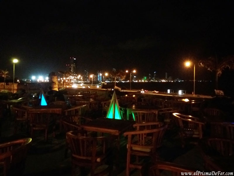 Un de tantas terrazas frente al mar de Cartagena