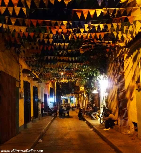 Calles de Getsemaní en la noche - Cartagena de Indias
