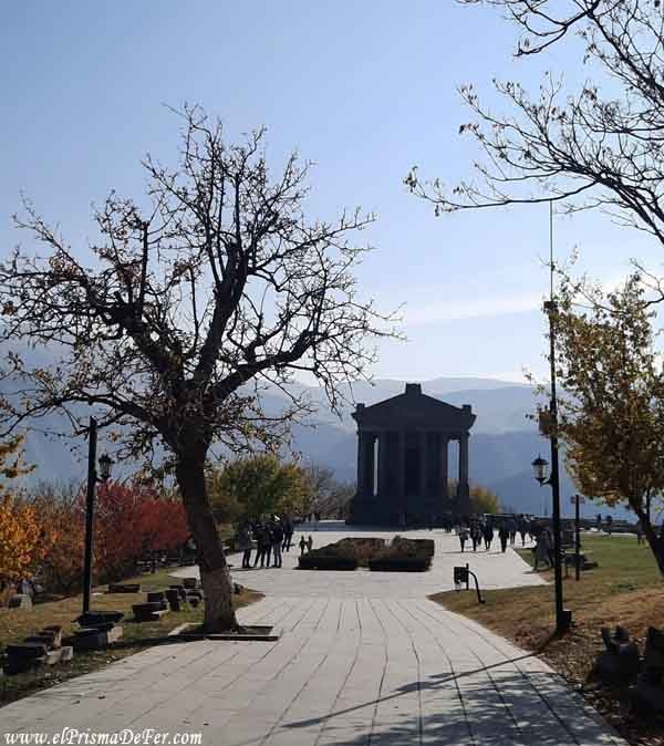 Camino de Ingreso al Templo de Garni