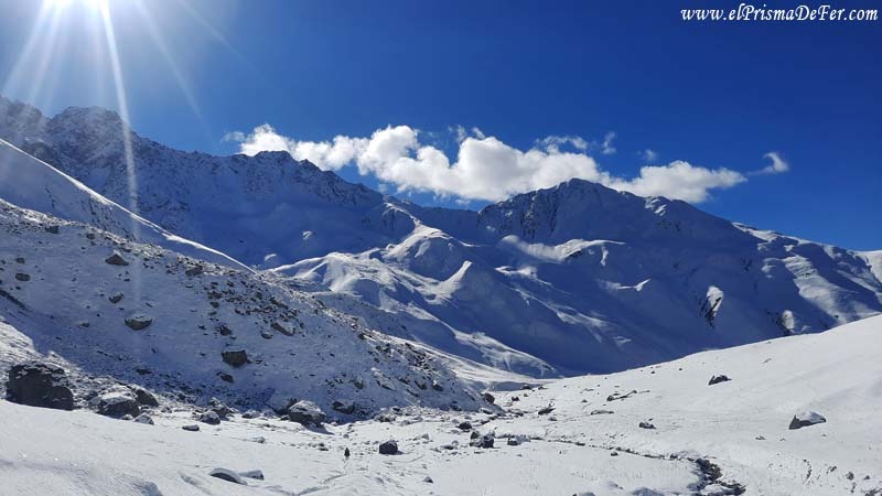 Valle de Juta cubierto de nieve a fines de octubre - Georgia