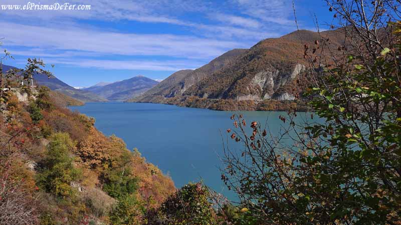 Mirador del embalse de Zhinvali en la ruta militar georgiana