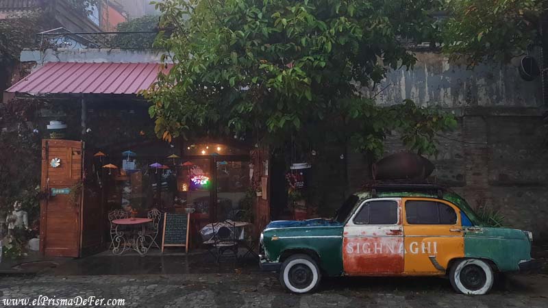 Una cafetería muy pintoresca que invita a pasar - Sighnaghi