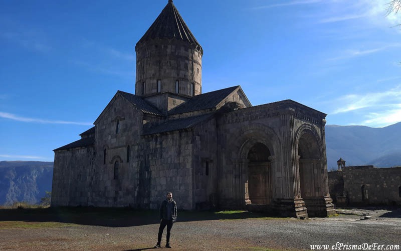 En el Monasterio de Tatev, cerca de Goris - Armenia