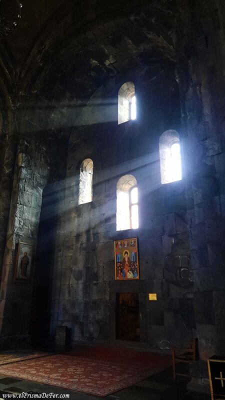 Interior del Monasterio de Tatev