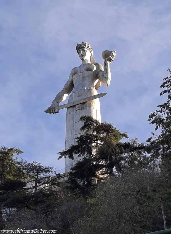 Estatua de la Madre de Georgia - Tbilisi