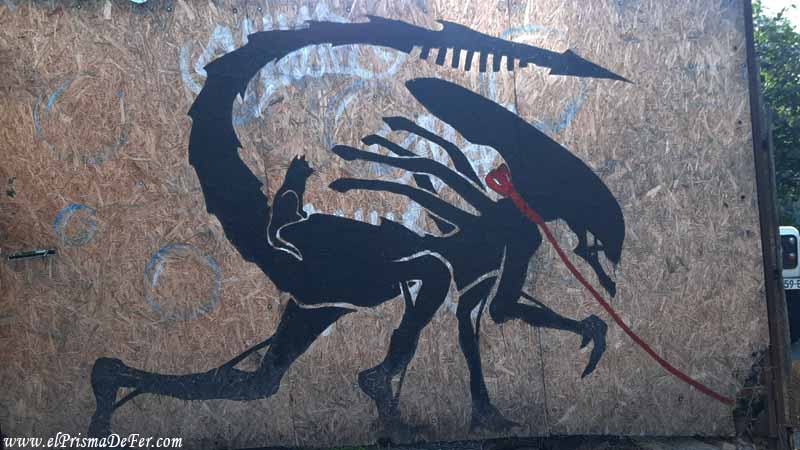 Mural de un alien en Tbilisi