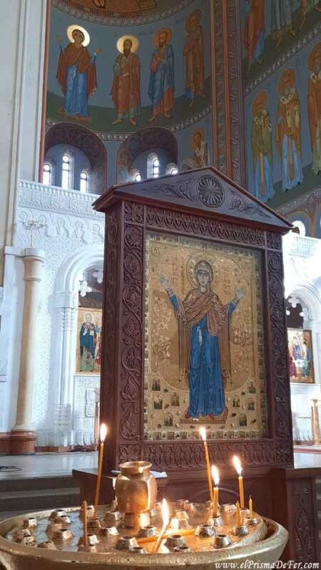 Interior de la Catedral de la Santísima Trinidad - Tbilisi