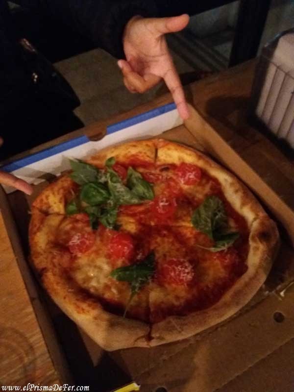 Una pizza muy cara y encima mala