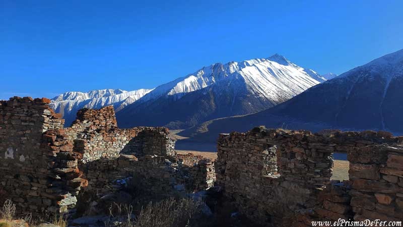 Ruinas de la fortaleza Zakagori en el Valle de Truso