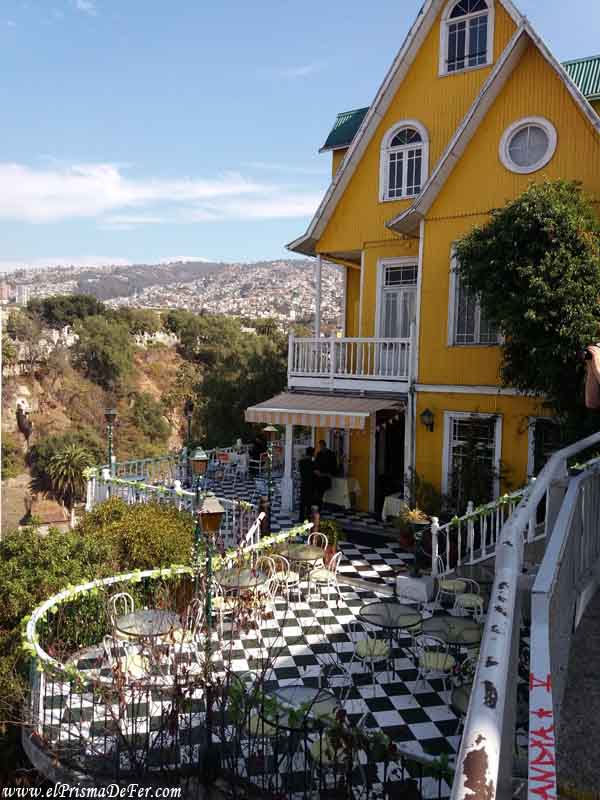 Un pintoresco restaurante en Valparaíso