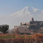 Vista del Monasterio Khor Virap con el Monte Ararat de fondo - Armenia