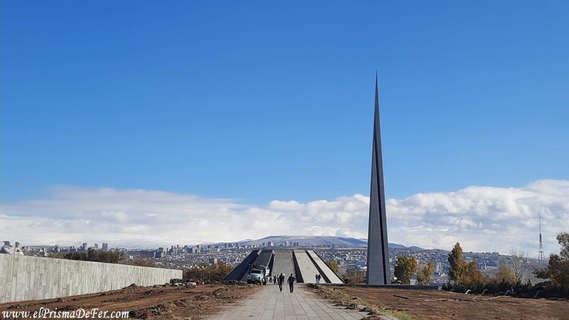 Monumento a la memoria del Genocidio Armenio - Ereván, Armenia