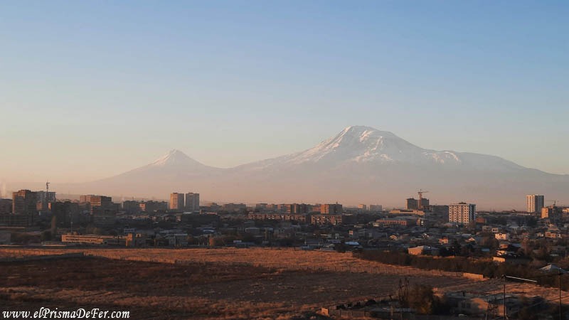 Vista del Monte Ararat al amanecer - Ereván
