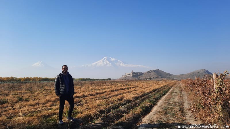 En los alrededores del Monasterio Khor Virap - Armenia