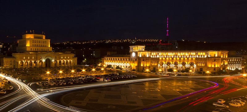 Plaza de la República de Ereván de Noche