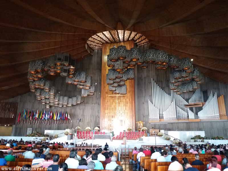 Interior de la Basílica Santa María de Guadalupe