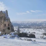 Panorámica de Capadocia cubierta de nieve