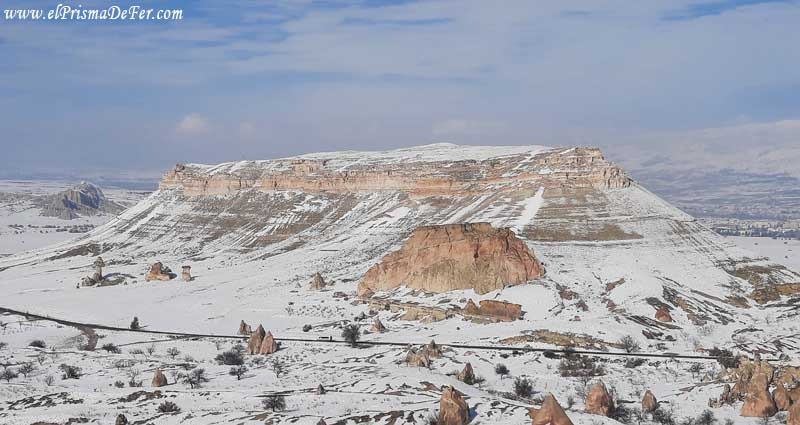Mismo paisaje pero cubierto de nieve - Capadocia