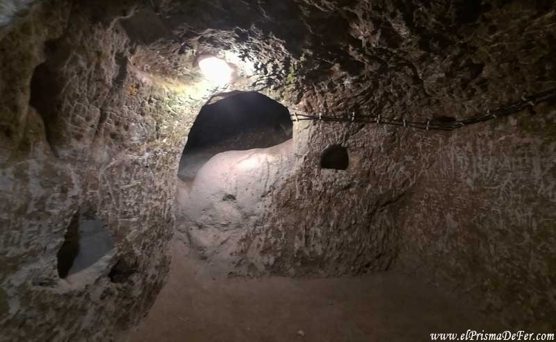 Una habitación dentro de la ciudad subterránea de Derinkuyu - Capadocia