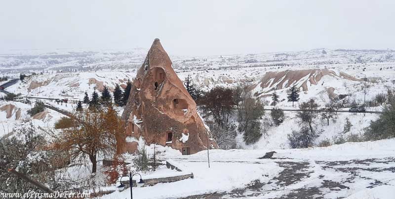 Saliendo de Göreme para cruzar el Pigeon Valley