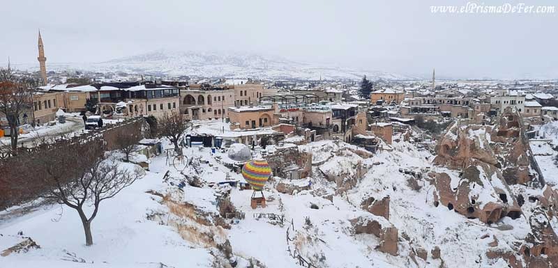 Vista del pueblo de Uçhisar desde el castillo