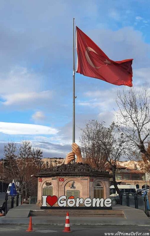 Bandera de Turquía en Göreme