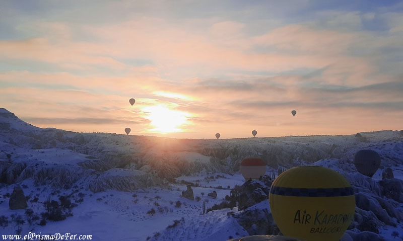 El momento en que sale el sol en Capadocia