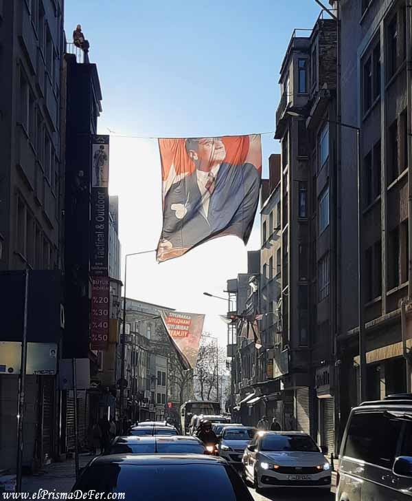 La imagen de Ataturk está en todos lados