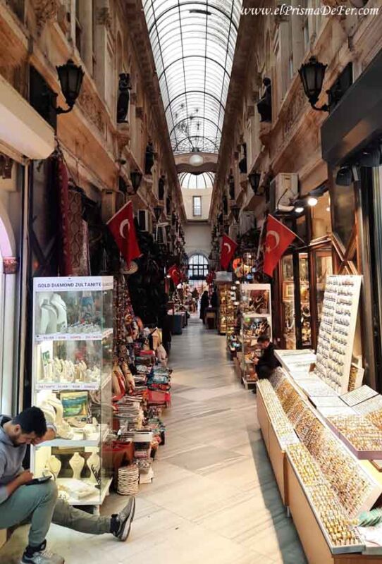 Una de las galerías en la calle İstiklal Caddesi