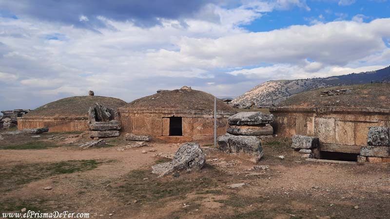 Túmulos en la Necrópolis de Hierapolis
