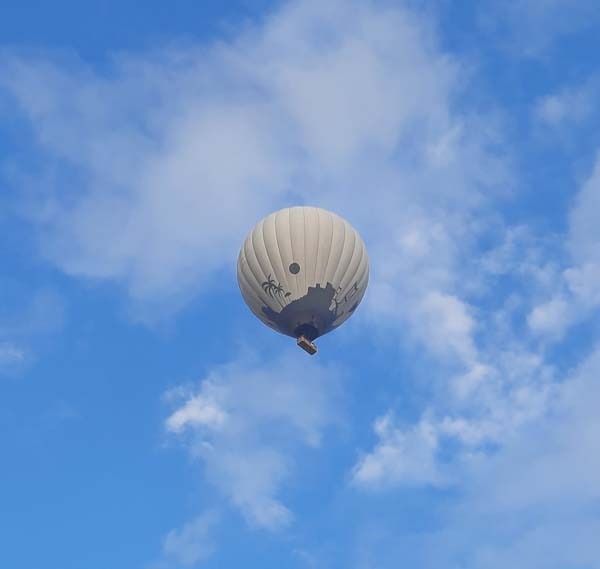 Un globo solitario en Pamukkale