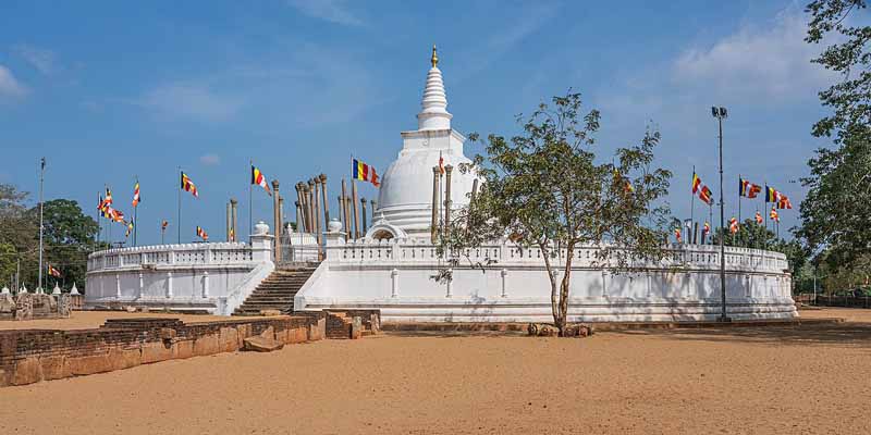 Estupa Thuparamaya en Anuradhapura  