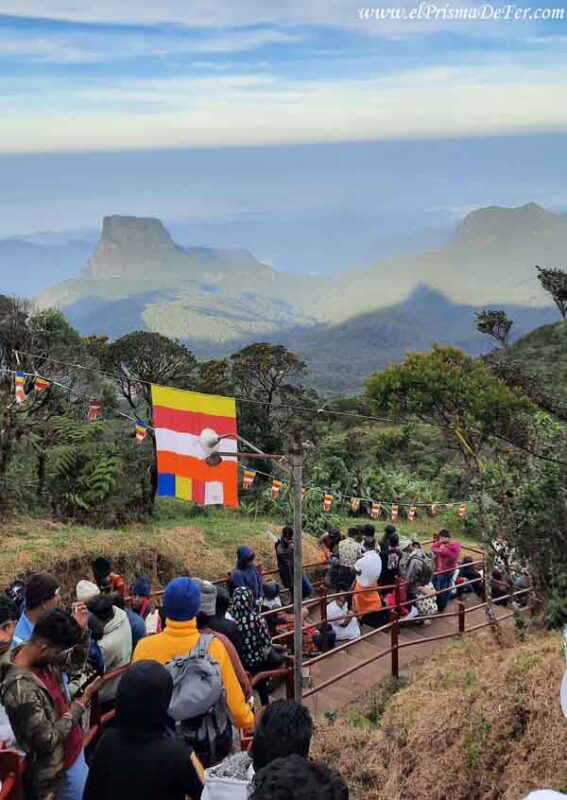 Fila para llegar a la cima de Adam's Peak - Sri Lanka