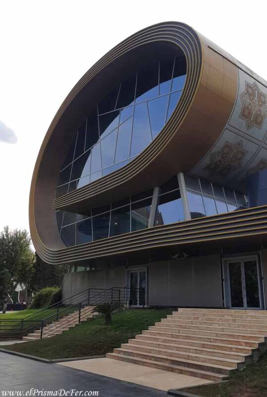 Museo con forma de alfombra- Bakú