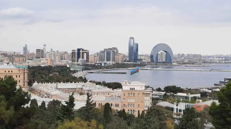 Que hacer en Baku, la capital donde Asia y Europa se dan la mano
