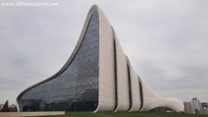 Un diseño futurista y de vanguardia para el Centro Heydar Aliyev - Bakú