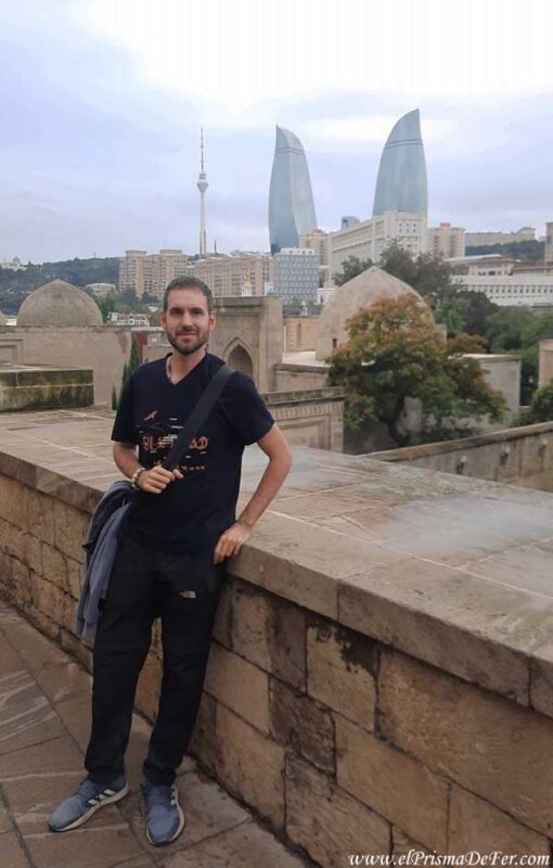 En la puerta del Palacio de los Shirvanshah - Baku