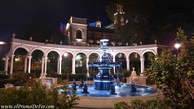 Una de varias fuentes que hay en Bakú