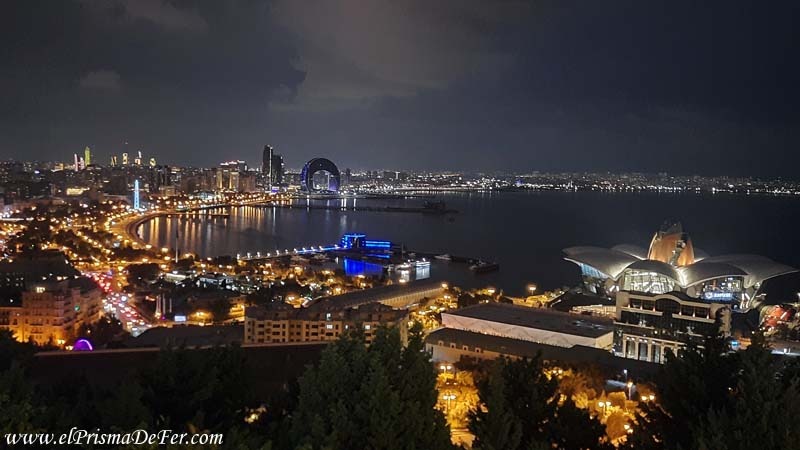Mejor vista de Bakú de noche
