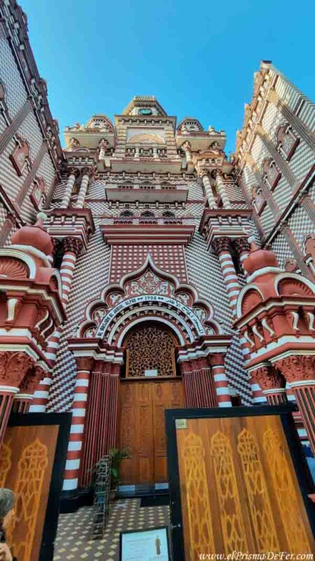 Ingreso de la Mezquita Roja en Colombo