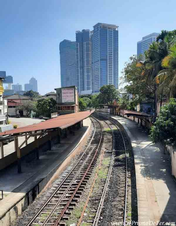 Una estación de tren en Colombo, Sri Lanka